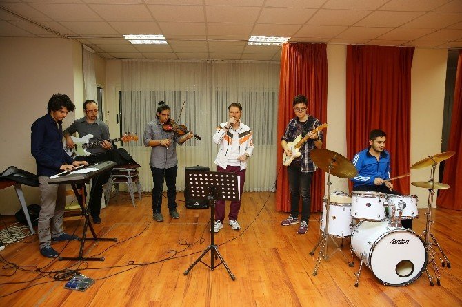 Buca’da Pop Müzik Rüzgarı Esecek