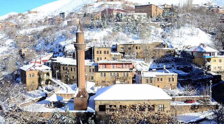Tarihi kent Bitlis beyaza büründü