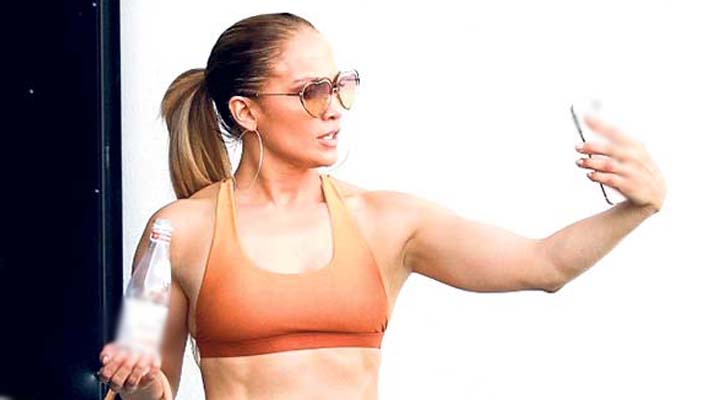 Jennifer Lopez, her fırsatta onu arıyor!